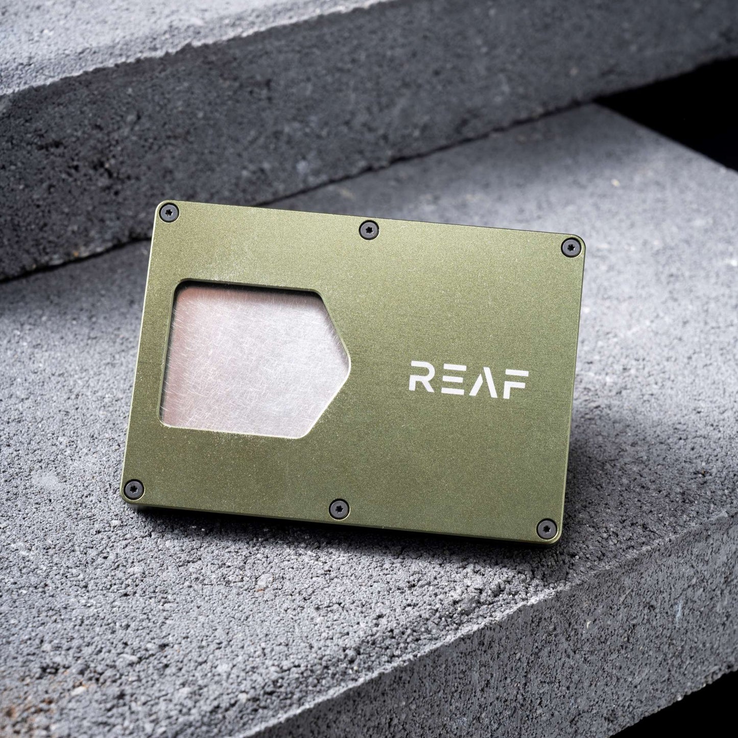 REAF wallet olive green, Vorderseite ohne Inhalt