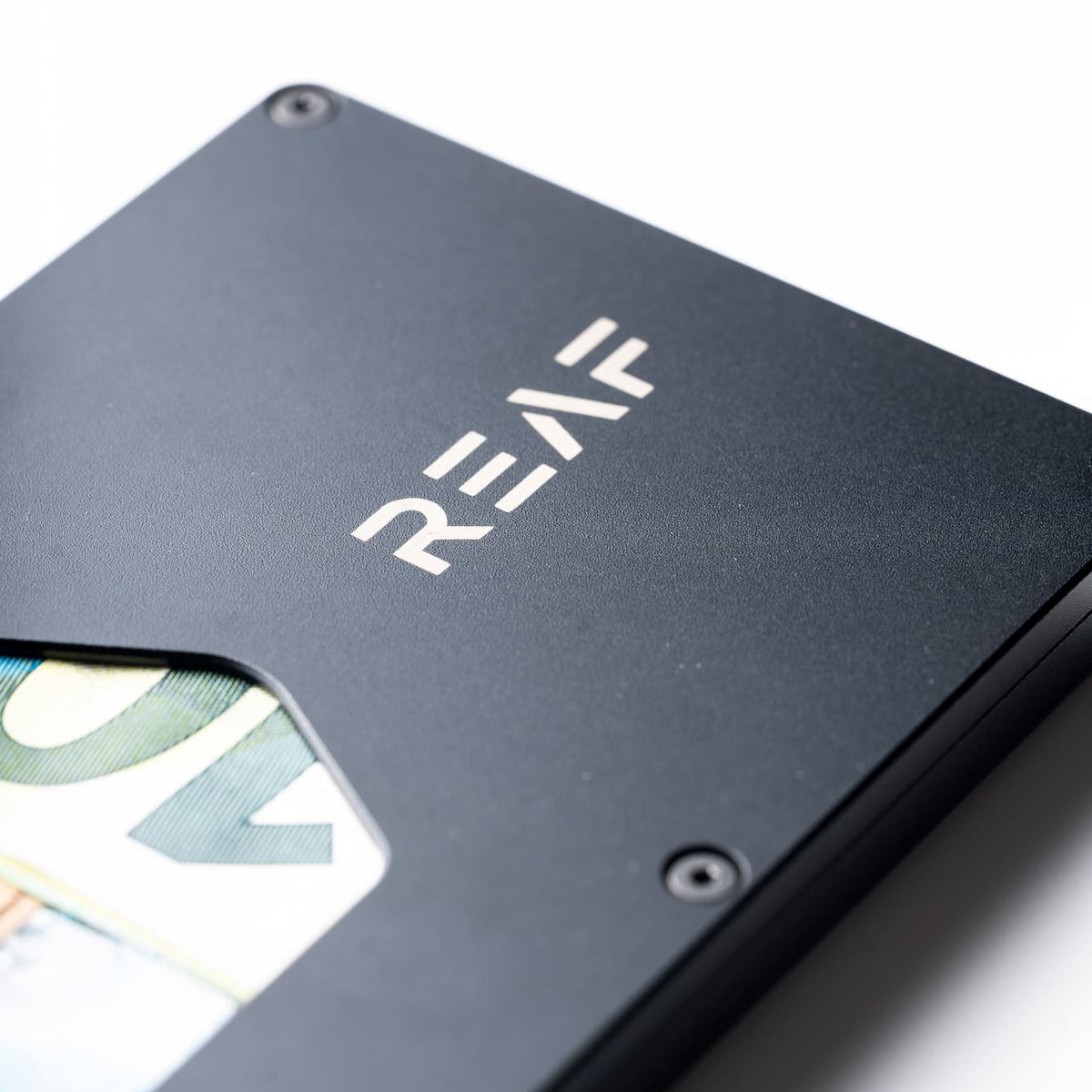 REAF wallet von oben, Slim Wallet aus Aluminium im Vergleich